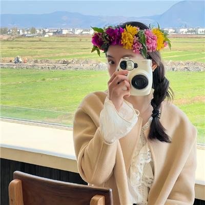探险者踏入荒野追寻生机